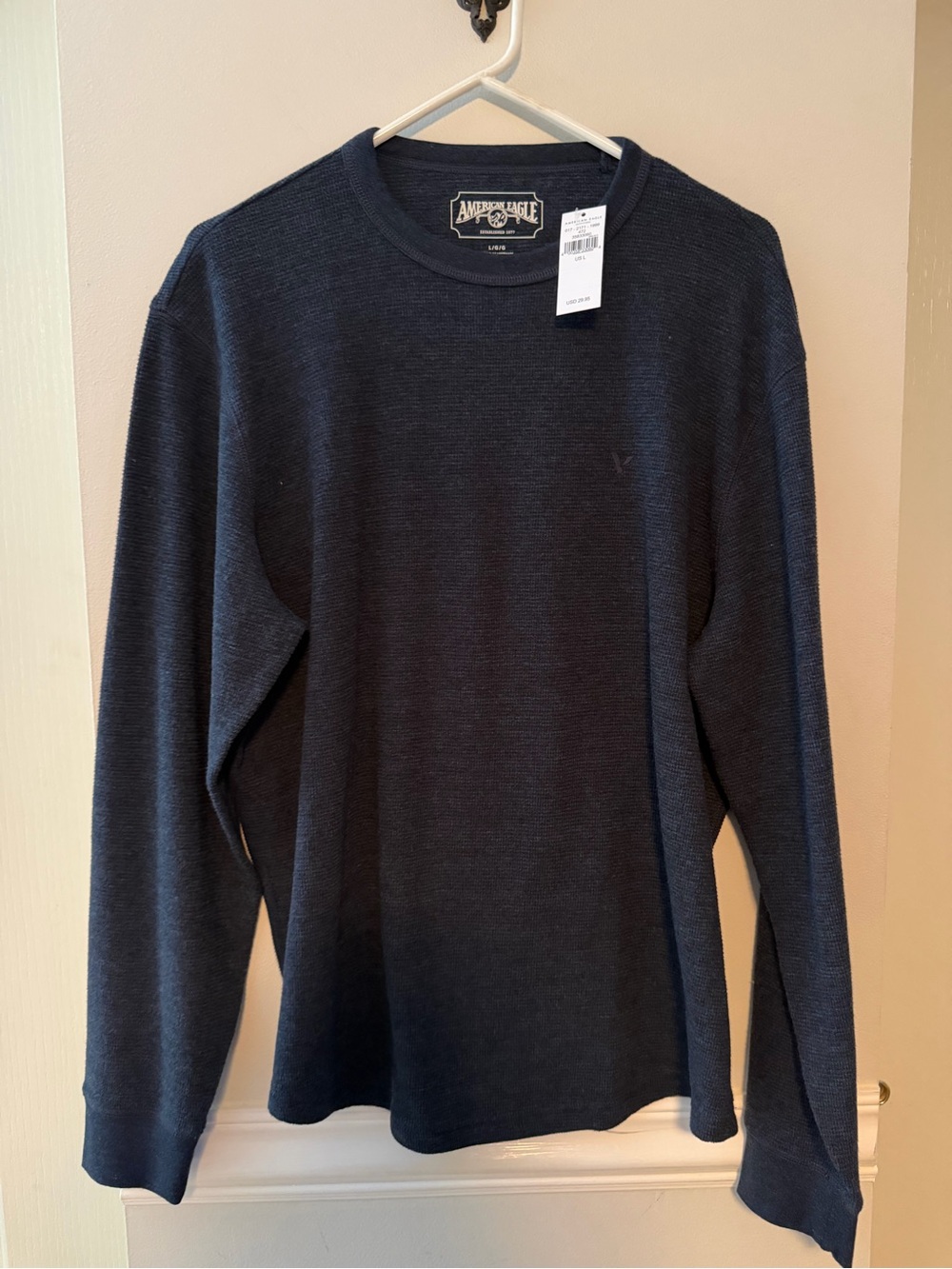 ** NWT American Eagle Outfitters Men’s Navy Crewneck Sweater